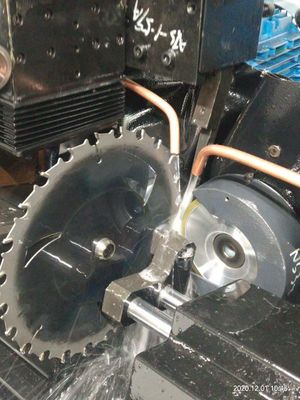 高精度 Tct ローダー付きの刃の磨き機